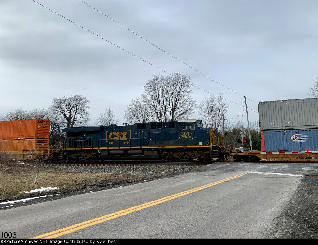 CSX 3017 on I003